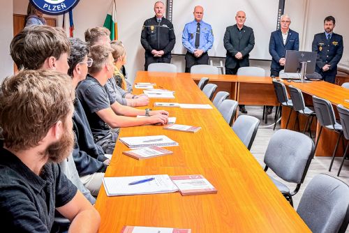 Nástupní kurz městské policie zahájen, do služby zamíří deset zájemců