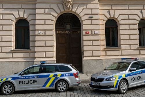 Nechtělo se mu k soudu. Partnerku měl navést, aby nahlásila bombu