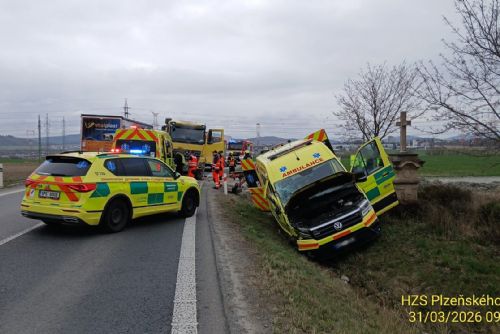 Nehoda sanitky zablokovala I/27 u Dolní Lukavice, omezení trvalo skoro tři hodiny