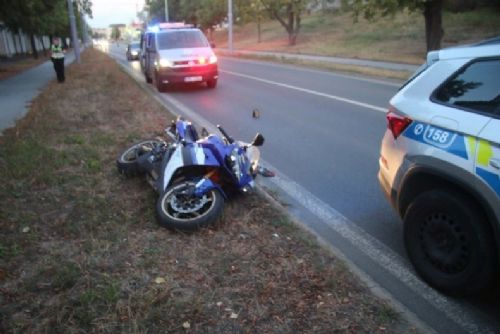 Opilý motorkář v Plzni ujížděl policii a zastavil až po zablokování, měl 2,5 promile