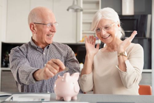 Peníze z penzijka se vracejí seniorům. Kdo nepožádá, nedostane ani korunu