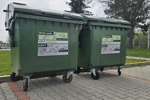 Plzeň první v Česku mění třídění odpadu. Plechovky nově patří i do zelených kontejnerů na sklo