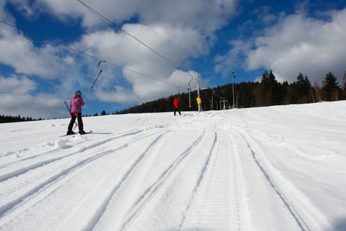Vlekaři v Jizerských horách varují, od 16:30 nevstupujte na svahy 