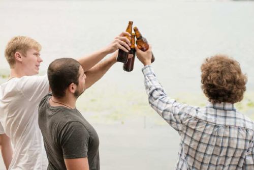 Podkrkonoší: Zákaz veřejného popíjení alkoholu zpřísněn