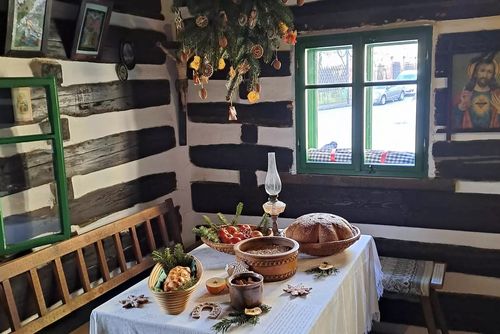 Roubenka v Železnici rozdává Betlémské světlo