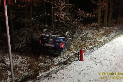 Sníh způsobil chaos na Plzeňsku - nehody i uzavřená D5