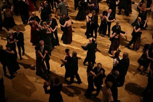 Lovosice chystají sportovní valentýnský ples v prostorách LOVO Divadla