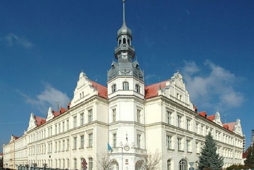 Středočeský kraj zatím nemění podobu studia na Gymnáziu Bohumila Hrabala v Nymburce, dvě osmileté třídy zůstávají