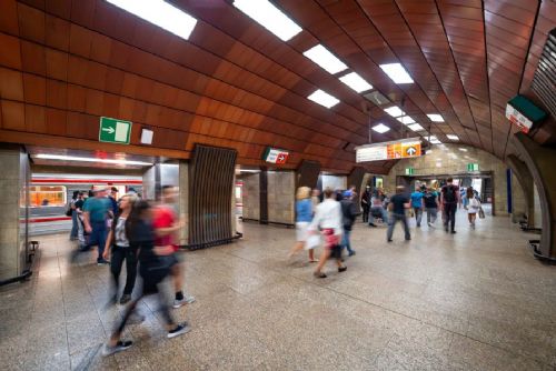 V Praze přibylo případů svrabu. Hygienici připomínají, že běžná jízda MHD obvykle nepředstavuje riziko