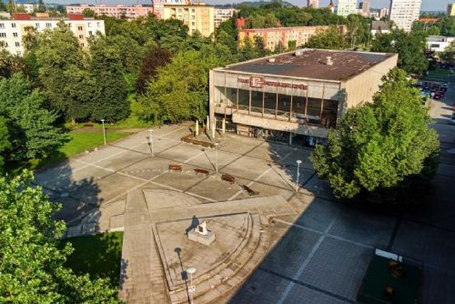 Ve Frýdku-Místku místo kina Bezruč vyroste parkovací dům pro 332 aut