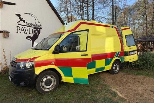 Vyřazená sanitka z Vysočiny najde nové využití – pomůže zachraňovat zvířata