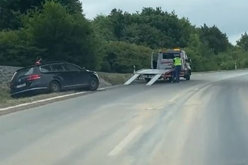 Vyteklá nafta u Olympie způsobila 5 nehod