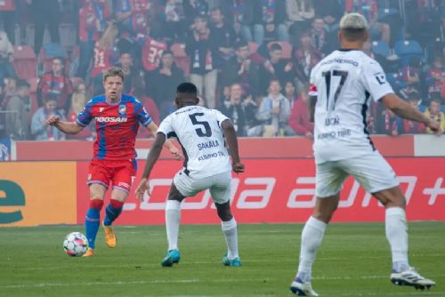 Plzeň bez Červa - reprezentant utrpěl otřes mozku po faulu