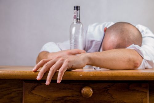 Alkohol na veřejnosti v Trutnově omezuje vyhláška