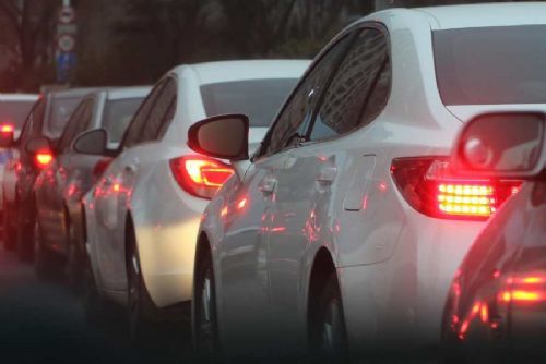 Brněnské dopravní peklo: kolony a zpoždění autobusů na Úvoze