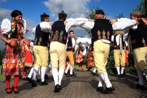 Chodské slavnosti se blíží - nový vizuál, pamětní medaile a vzpomínka na Konrádyho