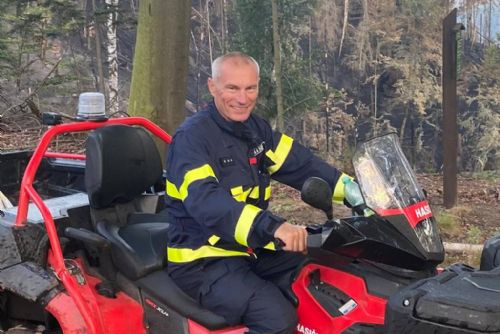 Hasič Martin Provazník č získal ocenění od prezidenta. Zachránil řidiče z kamionu na kolejích