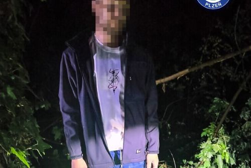 Hustý dým u trati zalarmoval hlídky. V provizorním stanu pálili kabeláž