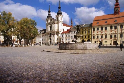 Jihlava bojuje s nedostatkem veřejných toalet: mobilní WC a spolupráce s podniky