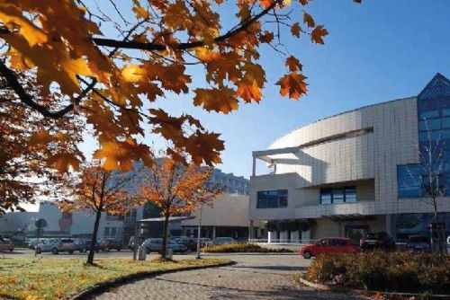 Jihlava staví nový onkologický pavilon a parkovací dům za 300 milionů Kč