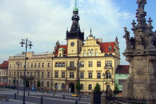 Kladno zavádí noční klid: Restaurace zavřou ve 22:00