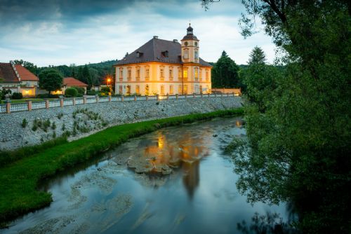 Kulturní léto na zámku ve Štěnovicích - divadlo i koncerty