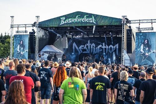 Léto bude opět dunět metalem. Basinfirefest přiveze W.A.S.P., Apocalypticu i Steel Panther