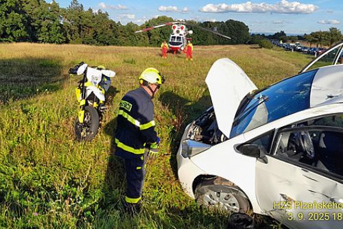 Mladá motorkářka těžce zraněna při předjíždění na Plzeňsku