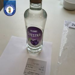 Muž s absťákem se pokusil ukrást láhev alkoholu. Než se stihl napít, zkolaboval