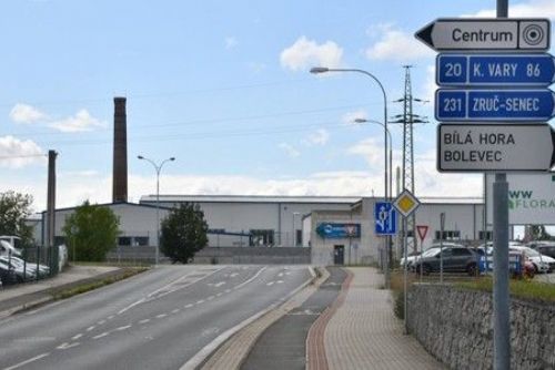 Na křížení Jateční a Chrástecké ulice se buduje nová světelná signalizace