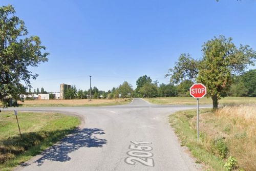 Na křižovatce u Kokořova se opět bouralo, čtyři zranění