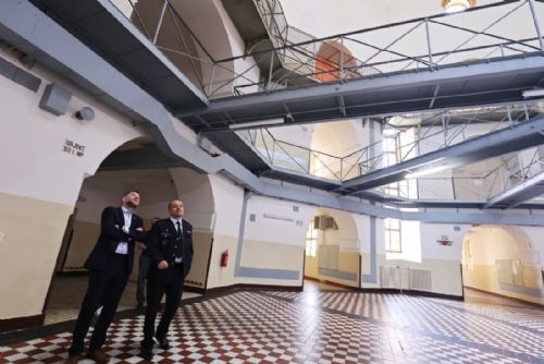 Novela zákona propustila konopné vězně a neplatiče výživného