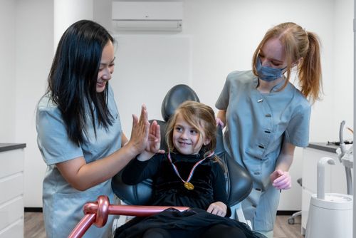 Od ledna budou hrazené bílé plomby hrazeny z veřejného pojištění