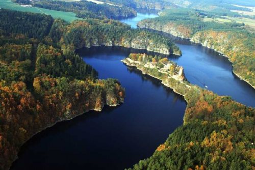 Orlík: Pokles vody zastavuje lodní dopravu a ohrožuje turismus