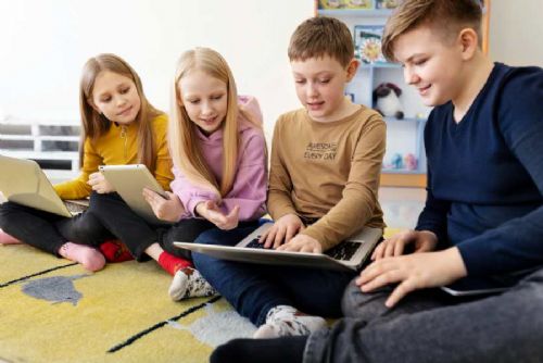 Ostrava posiluje internet: Podpora moderní výuky a AI