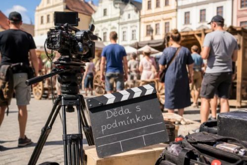 Pavel Liška poprvé jako dědeček. V Plzni natáčí komedii Děda s podmínkou