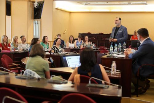 Pečovatelské služby v kraji posílily. Senioři dostávají více péče i večer a o víkendech