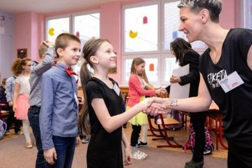 Plzeň zavádí etiketu do škol pro lepší společenské chování třetáků