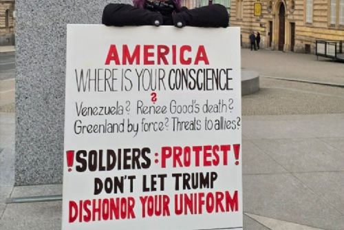 Plzeňská výtvarnice protestovala proti Trumpovi a zásahům ICE