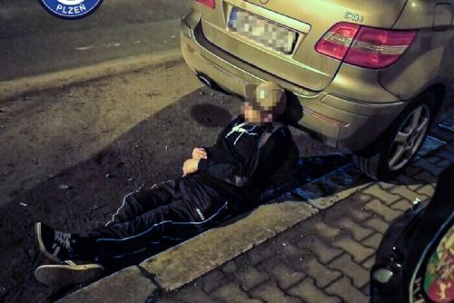 Pod autem v Plzni našli opilce s 2,27‰