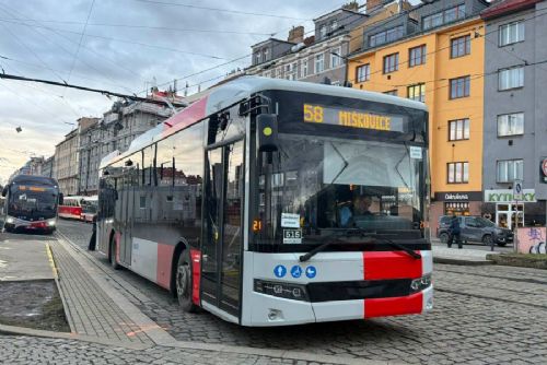 Pražský dopravní podnik převzal 11 nových bateriových trolejbusů. Do provozu míří postupně