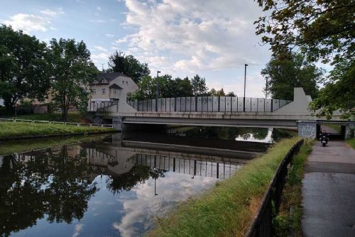 Půlroční uzavírka Mánesovy ulice: Most Kosmonautů v Českých Budějovicích čeká zásadní obnova