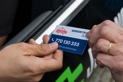Senioři ve Zlíně jezdí levně a pohodlně: Nová služba Senior taxi