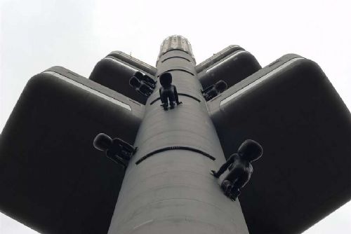Sochy miminek na Žižkovské věži: 25 let technologického pokroku