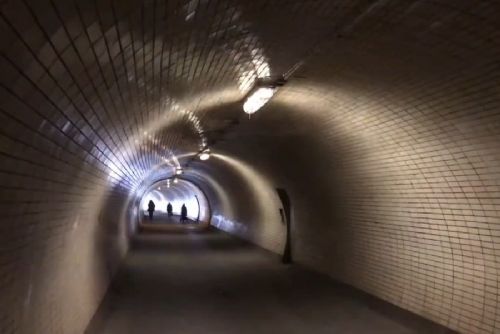 Střet v Žižkovském tunelu otevírá otázku bezpečnosti, Praha 3 připravuje úpravy provozu
