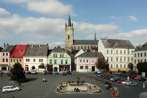Tachov zavádí zónové parkování, přísnější historické jádro a mírnější širší centrum