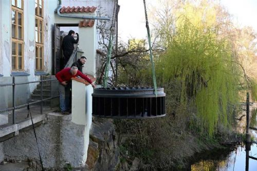 Turbíny se vracejí do Křižíkovy elektrárny, Písek obnoví výrobu elektřiny v květnu