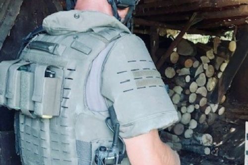 U Kovářova u Lipna muž napadl ženu a střílel po jejím autě. Zadržela ho zásahová jednotka