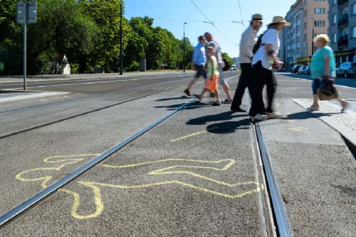 V Praze letos tramvaje srazily 43 chodců. Jeden člověk zemřel, riziková místa jsou v centru