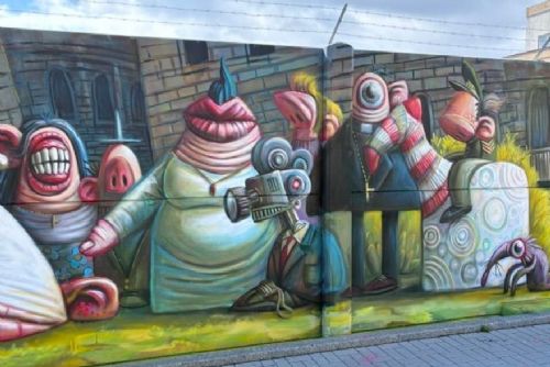 V Ruzyni vznikl největší mural v Česku. Na stěně dlouhé 700 metrů pracovalo 30 umělců z Česka i zahraničí